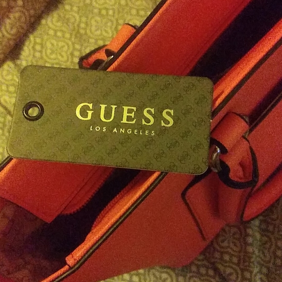 Guess purse - Picture 4 of 7